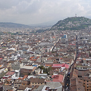 Blick über die Dächer von Quito