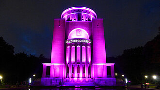 Pink angestrahltes Planetarium