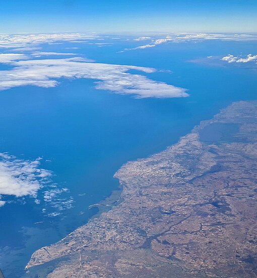 Blick auf eine Küstenlandschaft