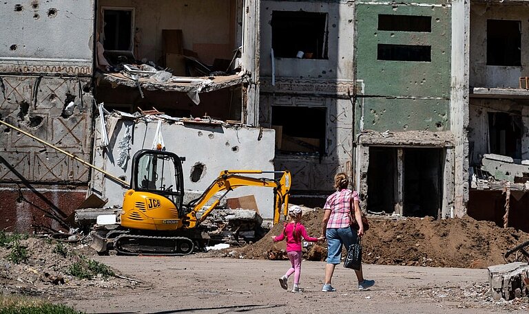 Ein zerstörter Häuserblock in Chernihiv